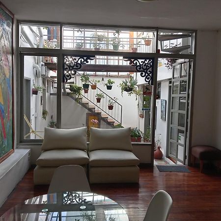 Hostal Posada Del Maple Quito Exterior photo