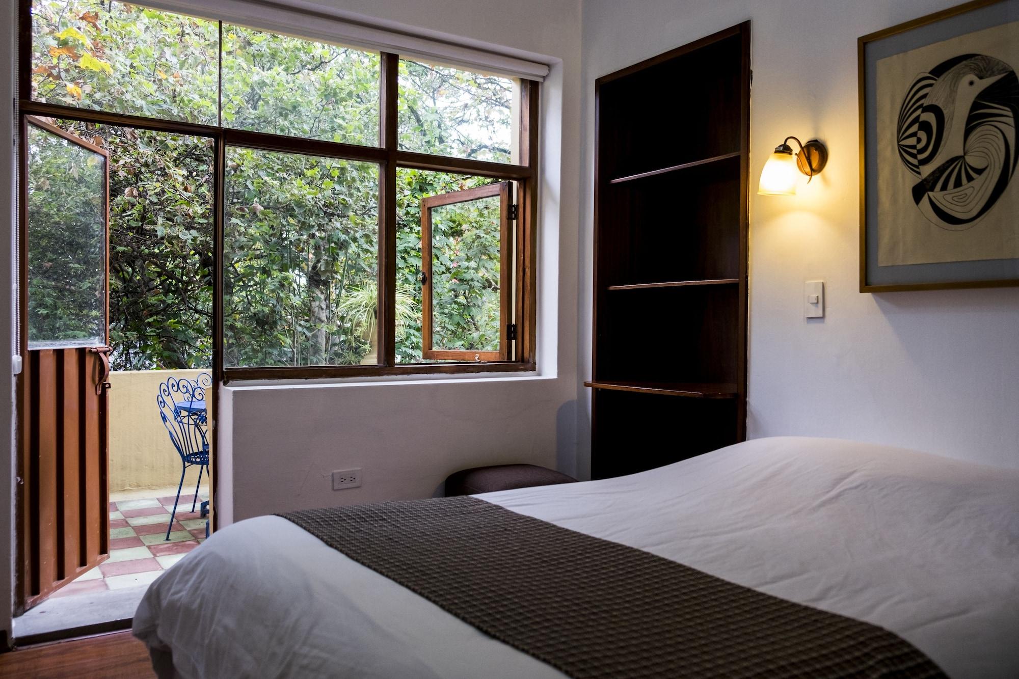 Hostal Posada Del Maple Quito Exterior photo